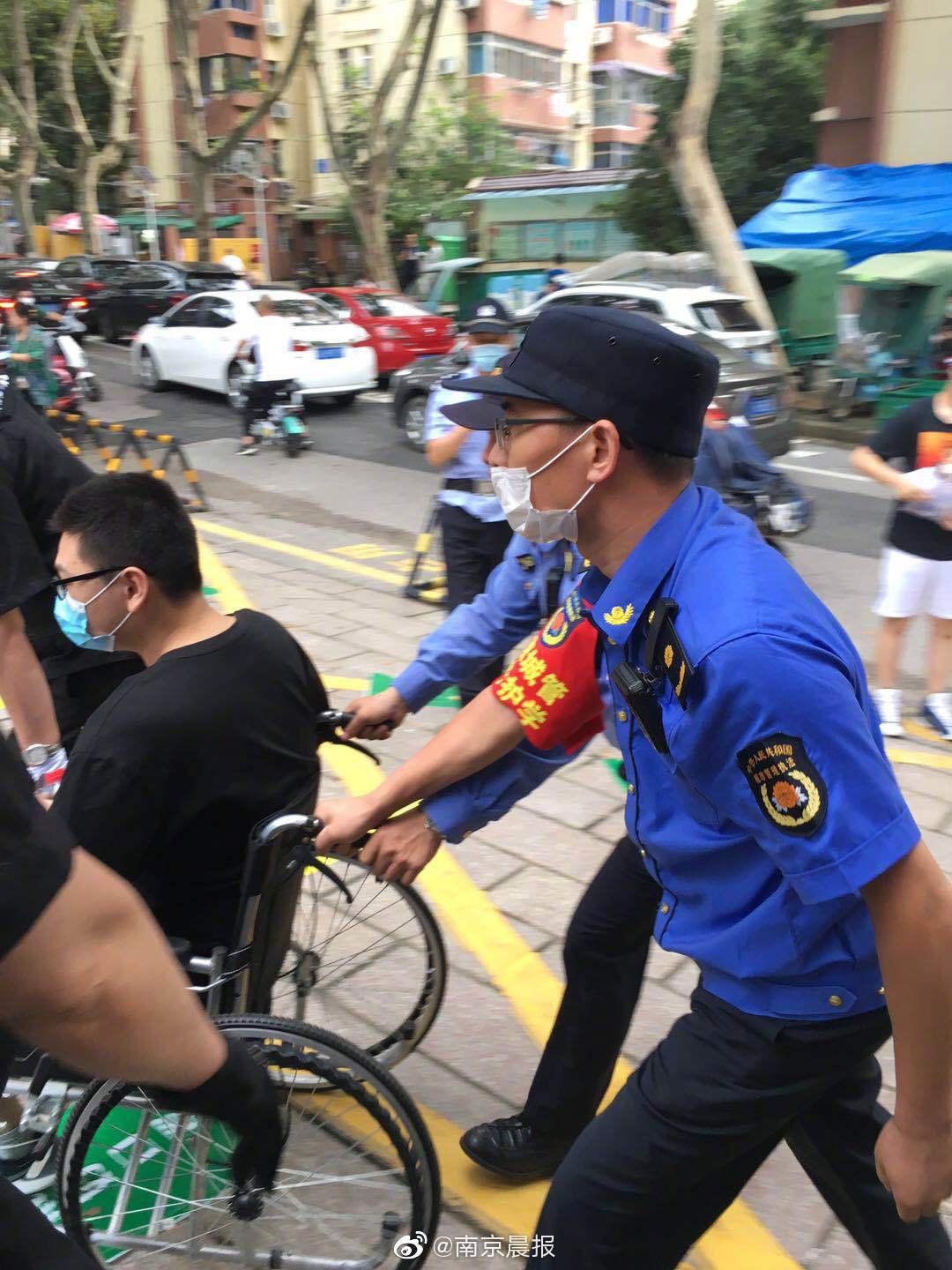 罗马发布备战花絮;今晚回应争议;全明星赛任务艰巨;临场指挥获称赞的简单介绍 罗马发布备战花絮;今晚回应争议;全明星赛任务艰巨;临场指挥获称赞的简单介绍